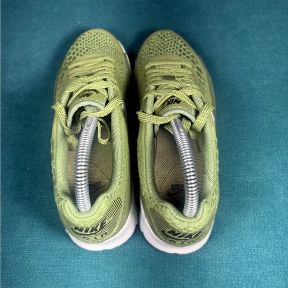 Nike Women's Green Sneakers - Picture 6 of 8